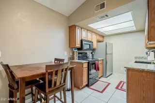 Photo #5: 6241495 Listing