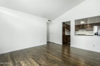 Photo #4: 6241736 Listing