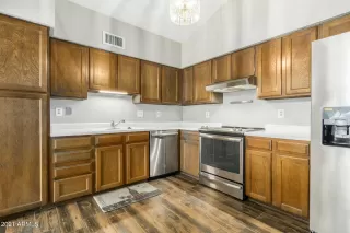 Photo #6: 6241736 Listing