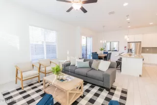 Photo #4: 6241887 Listing