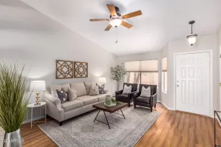 Photo #4: 6242069 Listing