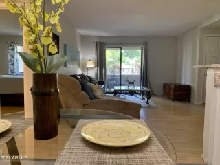 Photo #5: 6243280 Listing