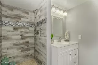 Photo #5: 6243287 Listing