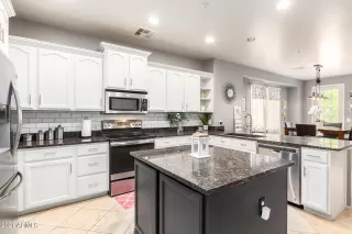 Photo #2: 6243917 Listing 