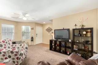 Photo #6: 6244409 Listing