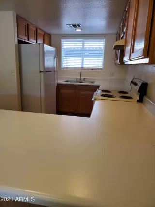 Photo #5: 6244448 Listing