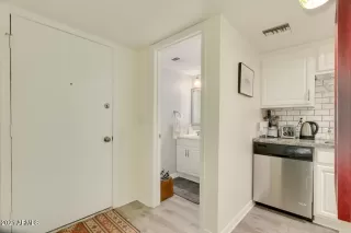 Photo #4: 6245364 Listing