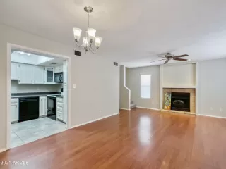 Photo #2: 6245833 Listing 
