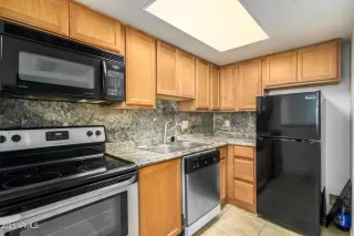 Photo #4: 6246903 Listing