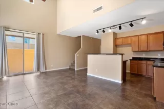 Photo #3: 6249368 Listing