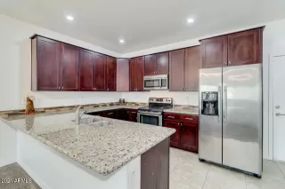 Photo #6: 6250329 Listing