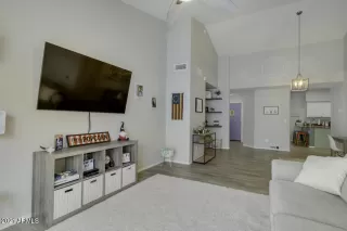 Photo #6: 6250413 Listing