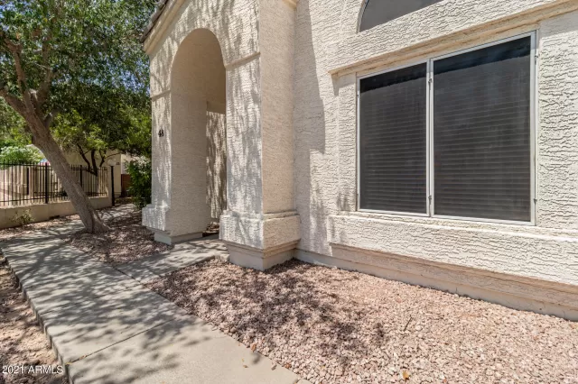 MLS: 6250823 Condo For Sale