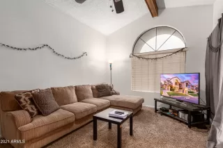 Photo #4: 6252145 Listing