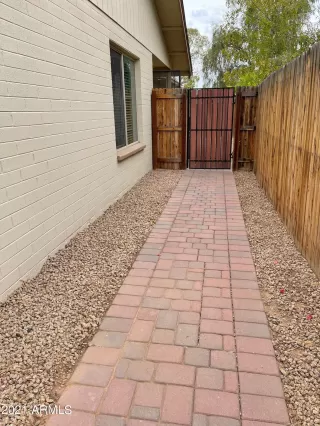 Photo #5: 6254627 Listing