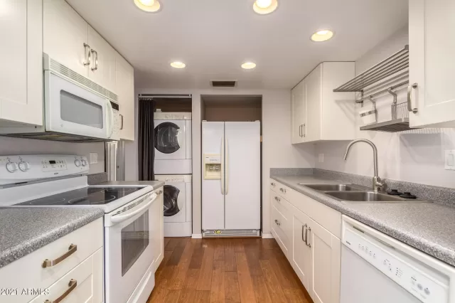 MLS: 6255848 Condo For Sale