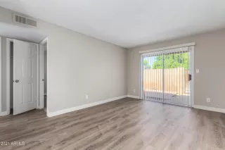 Photo #6: 6255969 Listing