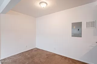 Photo #5: 6256828 Listing