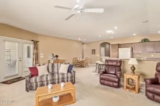 Photo #6: 6257057 Listing