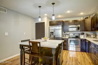 Photo #5: 6258216 Listing