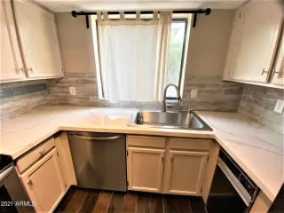 Photo #5: 6259685 Listing