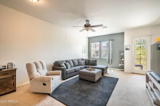 Photo #6: 6259904 Listing