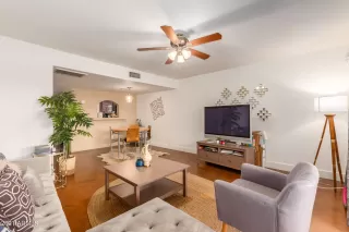 Photo #5: 6261636 Listing