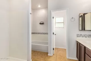 Photo #5: 6262448 Listing