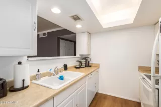 Photo #6: 6263921 Listing