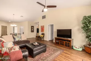 Photo #5: 6264956 Listing 