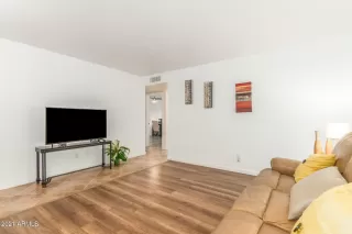 Photo #6: 6265057 Listing