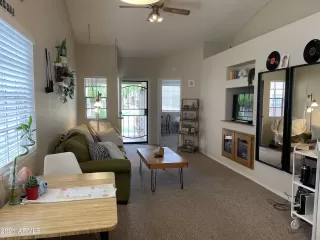 Photo #4: 6266585 Listing