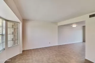 Photo #6: 6274755 Listing