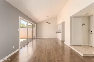 Photo #6: 6275883 Listing