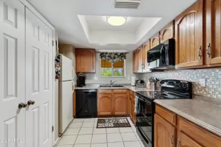 Photo #5: 6276870 Listing