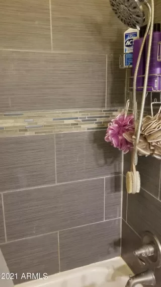 Photo #5: 6280637 Listing