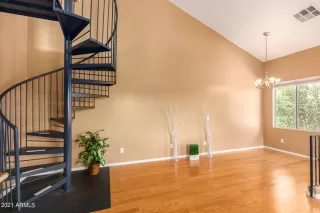 Photo #5: 6281218 Listing