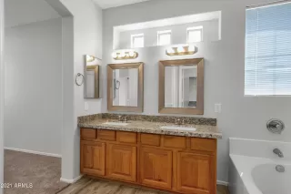 Photo #5: 6282422 Listing