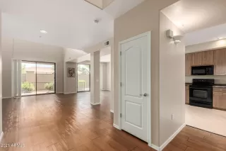 Photo #4: 6282852 Listing