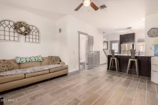 Photo #5: 6284400 Listing