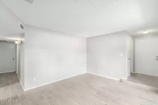 Photo #6: 6284440 Listing