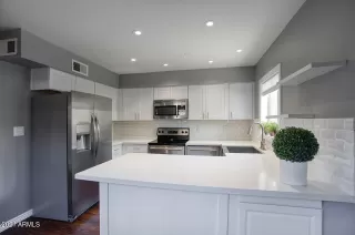 Photo #4: 6284637 Listing