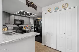 Photo #4: 6285725 Listing