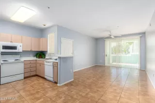 Photo #6: 6285885 Listing