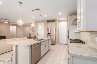 Photo #4: 6286075 Listing