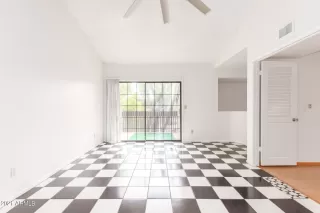 Photo #5: 6288958 Listing