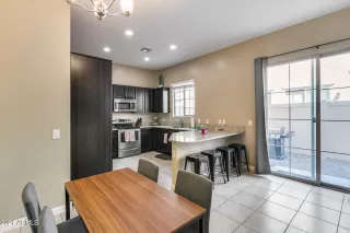 Photo #5: 6290902 Listing