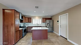 Photo #3: 6291461 Listing