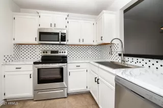 Photo #3: 6294842 Listing