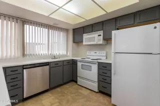 Photo #5: 6295927 Listing